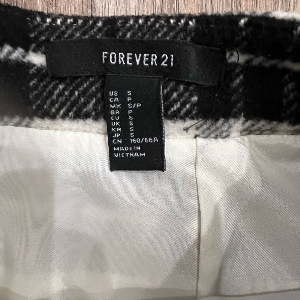 Forever 21 Mini Skirt Women’s Plaid Black White Wool Blend Size S - Picture 4 of 6